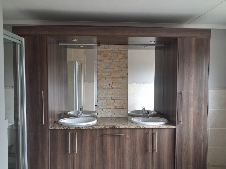 To Let 3 Bedroom Property for Rent in Hillside Free State